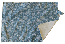 Lade das Bild in den Galerie-Viewer, avo+cado, wasserdichte Wickelunterlage, Glarus Nord, Niederurnen, Fränzi Kistler, Natürlich Kind sein