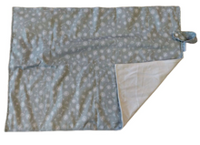 Lade das Bild in den Galerie-Viewer, avo+cado, wasserdichte Wickelunterlage, Glarus Nord, Niederurnen, Fränzi Kistler, Natürlich Kind sein