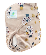 Lade das Bild in den Galerie-Viewer, Blümchen Überhosen One Size Prefold