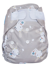 Lade das Bild in den Galerie-Viewer, Bluemchen_AI2_Ueberhose_Newborn_suesser_Hase_vorne