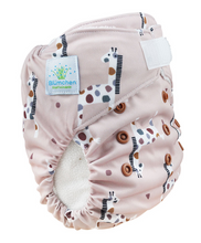Lade das Bild in den Galerie-Viewer, Blümchen, All in One, AIO, One Size, Klett, Snap, PUL, Bambus, Baumwolle, Neugeborene,, klein geschnitten, Stoffwindel, Fränzi Kistler, Glarus Nord, Niederurnen, Natürlich Kind sein