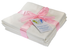 Lade das Bild in den Galerie-Viewer, Blümchen, Wickeltuch, Natürlichkindsein, Fränzi Kistler, Niederurnen, Glarus Nord