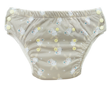 Lade das Bild in den Galerie-Viewer, Bluemchen_Stoffwindel_trainerhoeschen_Pocket_sueesser_Hase_natuerlichkindsein
