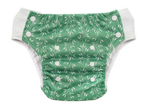 Lade das Bild in den Galerie-Viewer, Bluemchen_Trainerhoeschen_Schwimmwindel_Floral_moosgruen
