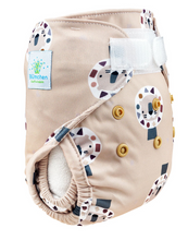 Lade das Bild in den Galerie-Viewer, Bluemchen_Ueberhose_Newborn_Naesseschutz_cozy_Lion