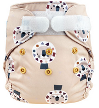 Lade das Bild in den Galerie-Viewer, Bluemchen_Ueberhose_Newborn_Naesseschutz_cozy_Lion_vorne