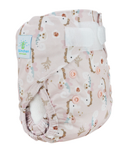 Lade das Bild in den Galerie-Viewer, Bluemchen_Ueberhose_Newborn_Naesseschutz_suesses_Seepferdchen