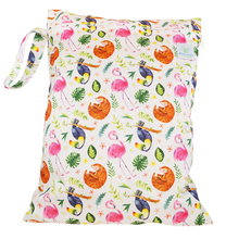 Lade das Bild in den Galerie-Viewer, Wetbag, Blümchen, Nasstasche, Fränzi Kistler, Glarus Nord, Niederurnen, Natürlich Kind sein, nachhaltig. Stoffwindeln