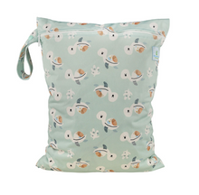 Lade das Bild in den Galerie-Viewer, Wetbag, Blümchen, Nasstasche, Fränzi Kistler, Glarus Nord, Niederurnen, Natürlich Kind sein, nachhaltig. Stoffwindeln