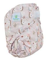 Lade das Bild in den Galerie-Viewer, Bluemchen_ueberhosen_onesize_Klett_Snap_stoffwindel_suesses_seepferdchen