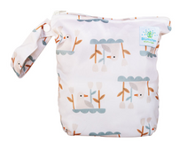 Lade das Bild in den Galerie-Viewer, Bluemchen_wetbag_Stoffwindel_nasstasche_lakeside