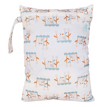 Lade das Bild in den Galerie-Viewer, Bluemchen_wetbag_nasstasche_lakeside_M