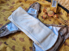 Lade das Bild in den Galerie-Viewer, Elskbar_ueberhosen_naesseschutz_stoffwindel_natuerlichkindsein_glaursnord_niederurnen