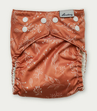 Lade das Bild in den Galerie-Viewer, Hinzling_Ueberhose_Beige_jungle_One_Size_stoffwindel_natuerlichkindsein_niederurnen_mocha