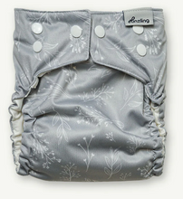 Lade das Bild in den Galerie-Viewer, Hinzling_Ueberhose_Beige_jungle_One_Size_stoffwindel-natuerlichkindsein_niederurnen_botanical