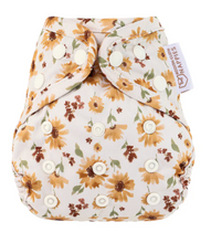 Lade das Bild in den Galerie-Viewer, Modern cloth Nappies Überhose Newborn meadow blumen stoffwinlden natürlichkind sein niederurnen