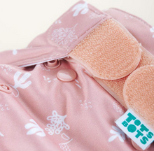 Lade das Bild in den Galerie-Viewer, Überhosen, Totsbots, AI2, Einlagen zum einknöpfen, One Size, Newborn, Natürlich Kind sein, Glarus Nord, Niederurnen, Fränzi Kistler, Stoffwindeln, nachhaltig