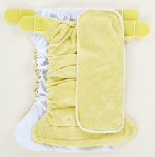 Lade das Bild in den Galerie-Viewer, Bamboozle, Totsbots, XL, Nachtwindeln, Stoffwindel, Natürlich Kind sein, Glarus Nord, Niederurnen, Fränzi Kistler, Höschenwindel, braucht eine Überhose_kombi