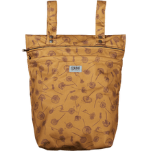 Lade das Bild in den Galerie-Viewer, lux-wetbag-dandelions_lux-wetbag_elskbar_wetbag_nasstasche_stoffwindeln_natuerlichkindsein_glarusnord-fraenzikistler_unterwegs