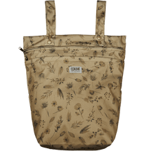 Lade das Bild in den Galerie-Viewer, lux-wetbag-elskbar-stoffwindel-nasstasche-wetbag-unterwegs-stoffwindel_kinderwagenlux-wetbag-wildflowers_henkel