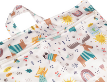 Lade das Bild in den Galerie-Viewer, Wetbag bluemchen xl gross praktisch fuer unterwegs stoffwindeln