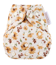 Lade das Bild in den Galerie-Viewer, Modern cloth Nappies Überhose Newborn  meadow blumen stoffwinlden natürlichkind sein niederurnen 
